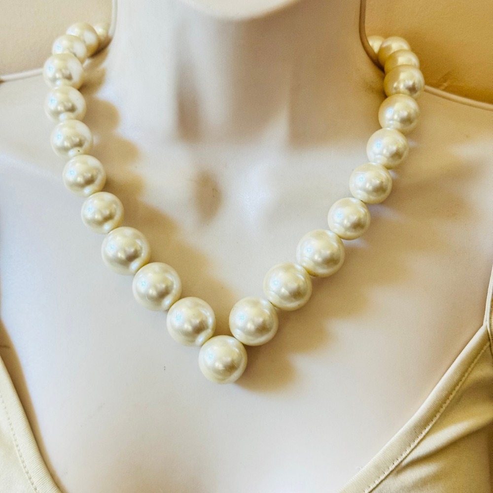 VTG Napier Pearl V Necklace Signed 17.5mm Large Beaded Collar Runway Statement